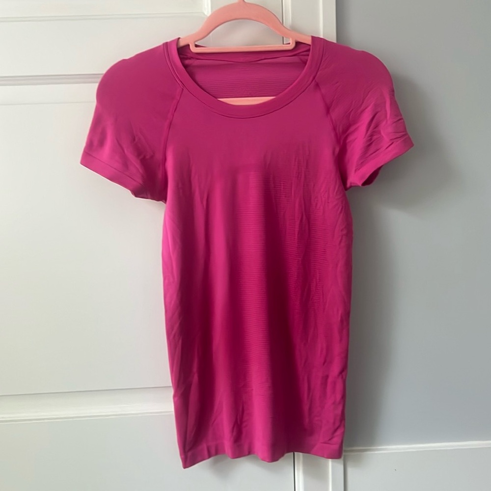 Lululemon Size 4, short sleeve swiftly tech shirt, sonic pink, good condition
